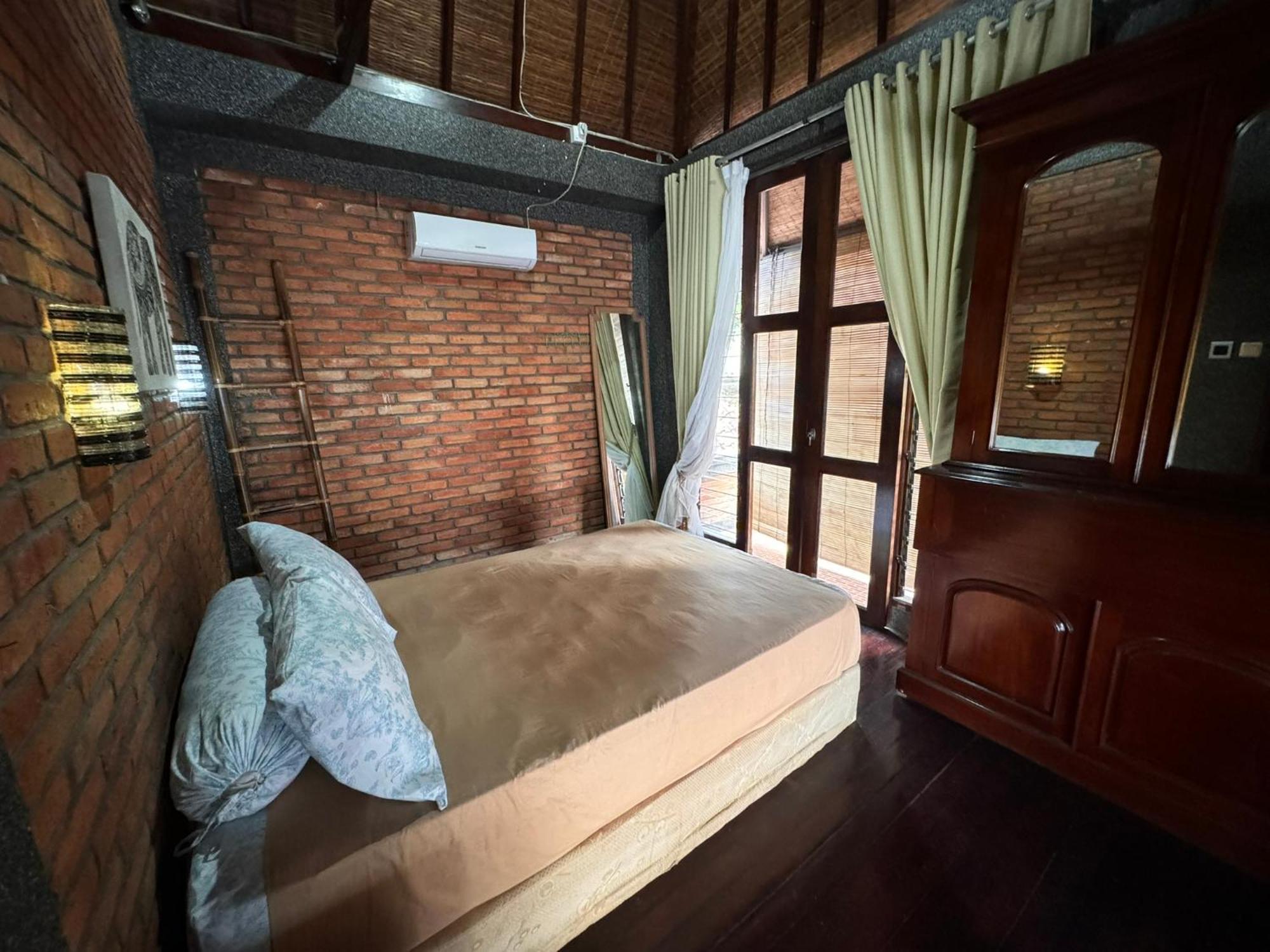 Giri Hill Homestay 누사두아 외부 사진
