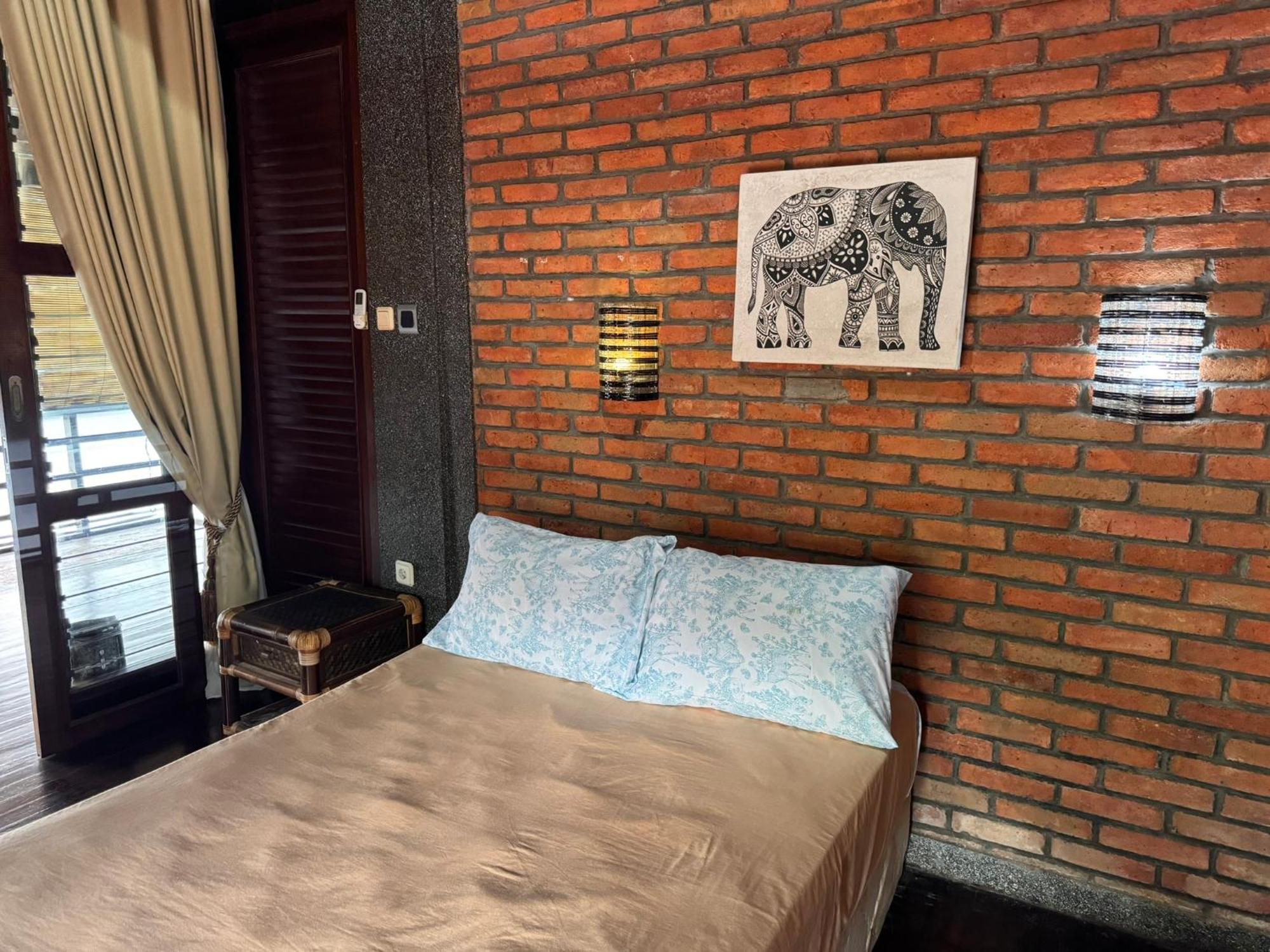 Giri Hill Homestay 누사두아 외부 사진