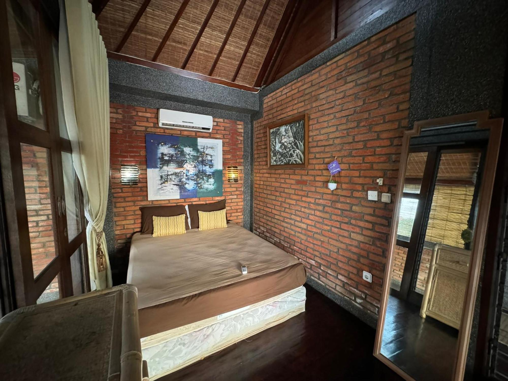Giri Hill Homestay 누사두아 외부 사진